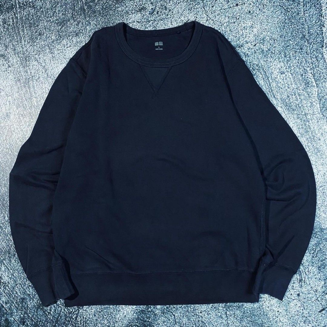 Crewneck Uniqlo Navy Fesyen Pria Pakaian Baju Luaran di Carousell
