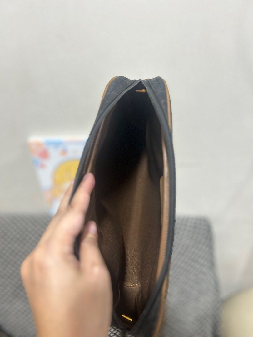 Dior Honeycomb sling bag (Category: Luxury Bags & Wallets) located in Quezon City. Submitted by thebagkarmaph (Listing ID 1327555315, Image 3). Description: No issues.