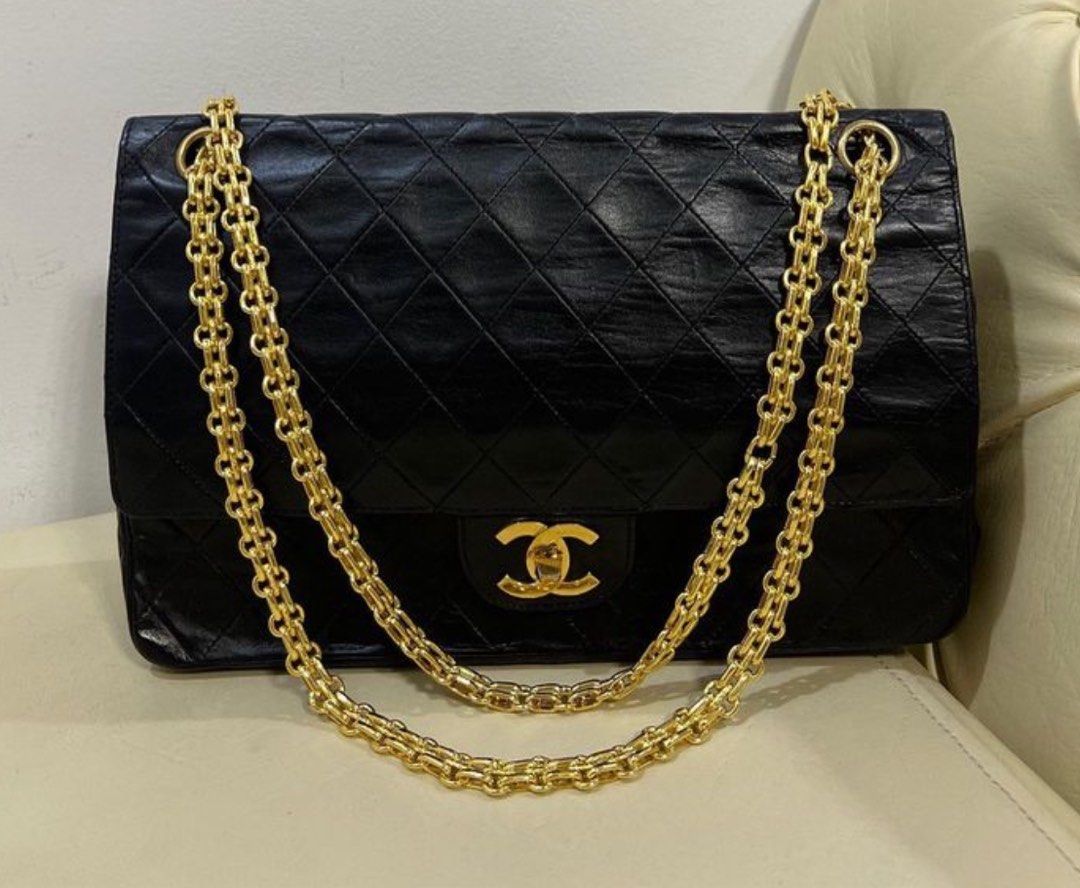 Double flap chanel vintage (Category: Luxury Bags & Wallets) located in Santa Ana. Submitted by astonandariana (Listing ID 1327483156, Image 1). Description: .