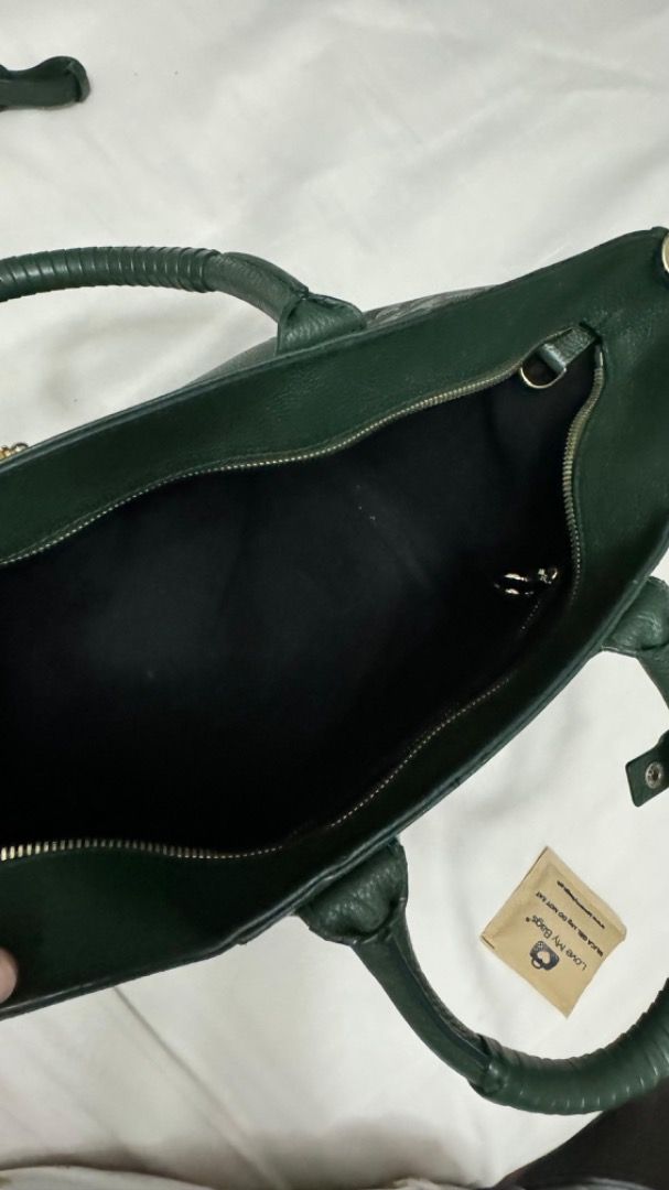 Faure le page green leather bag (Category: Luxury Bags & Wallets) located in Quezon City. Submitted by robusta_dmax (Listing ID 1327538193, Image 3). Description: Faure le Page .