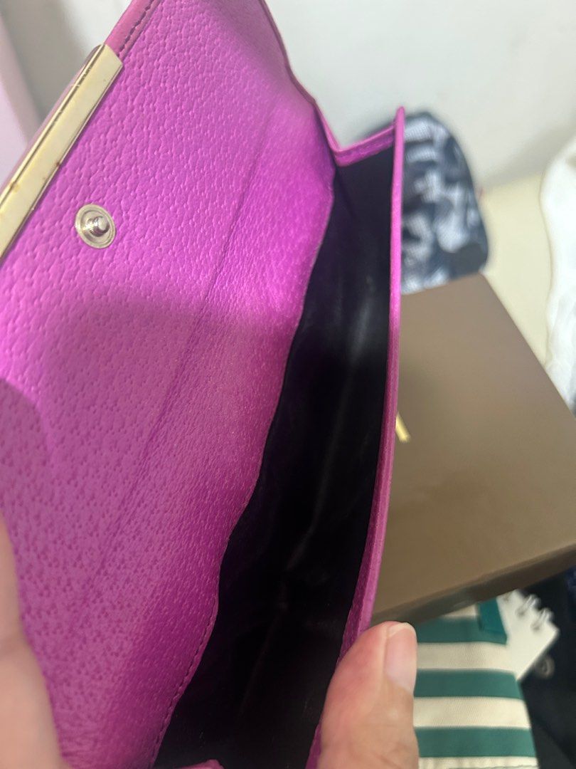 Gucci pink long wallet with box (Category: Wallets & Card holders) located in Quezon City. Submitted by thebagkarmaph (Listing ID 1327555147, Image 2). Description: No major issue With box and controllato .