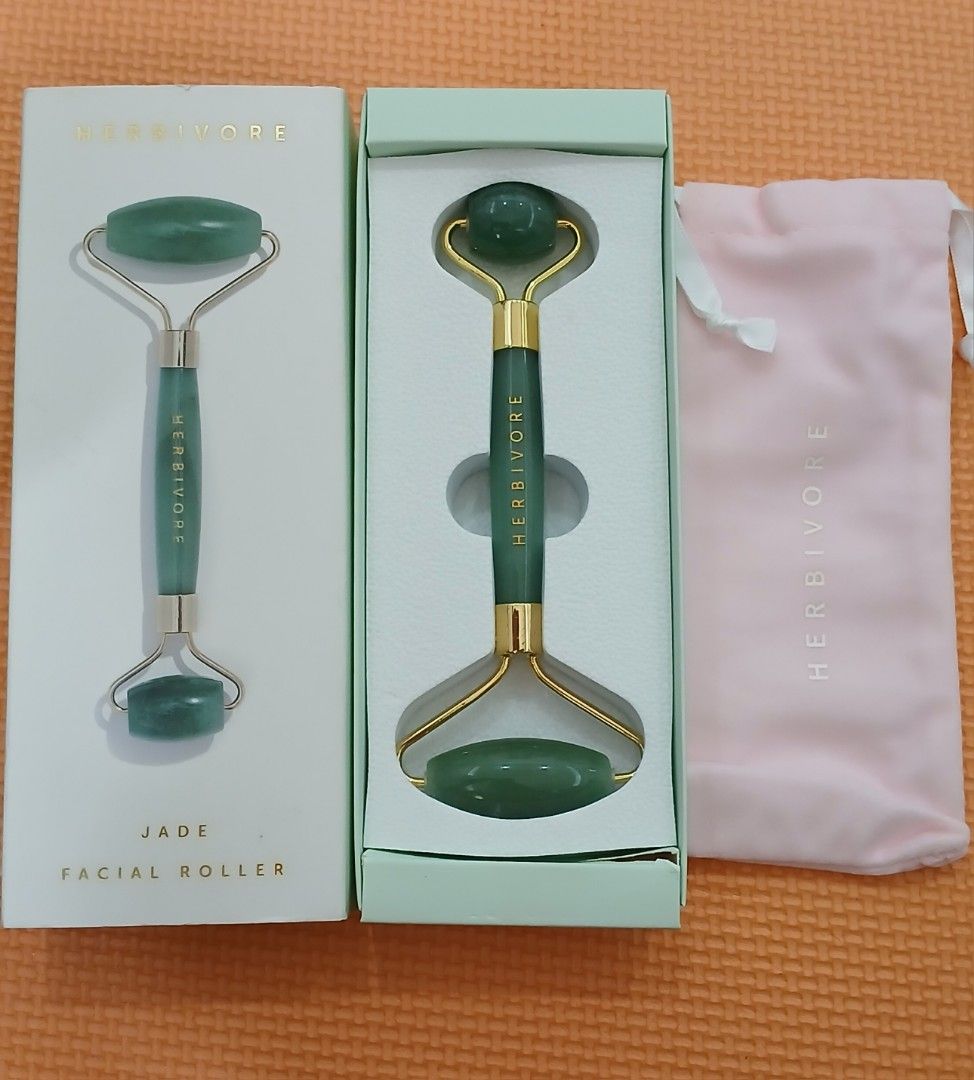 Herbivore Jade Facial Roller (Category: Face Care) located in San Juan City. Submitted by cashfrancefashioncosmetics_ph (Listing ID 1327391089, Image 1). Description: Authentic.