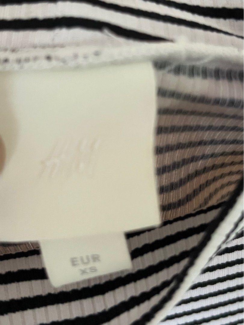 H&M turtle neck halter bodysuit (Category: Sleeveless) located in Manila. Submitted by wtrmelon (Listing ID 1327448114, Image 2). Description: Xs .