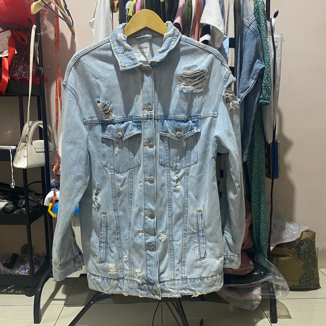 JAKET JEANS BERSHKA OVERSIZE Fesyen Wanita Pakaian Wanita Baju Luaran di Carousell
