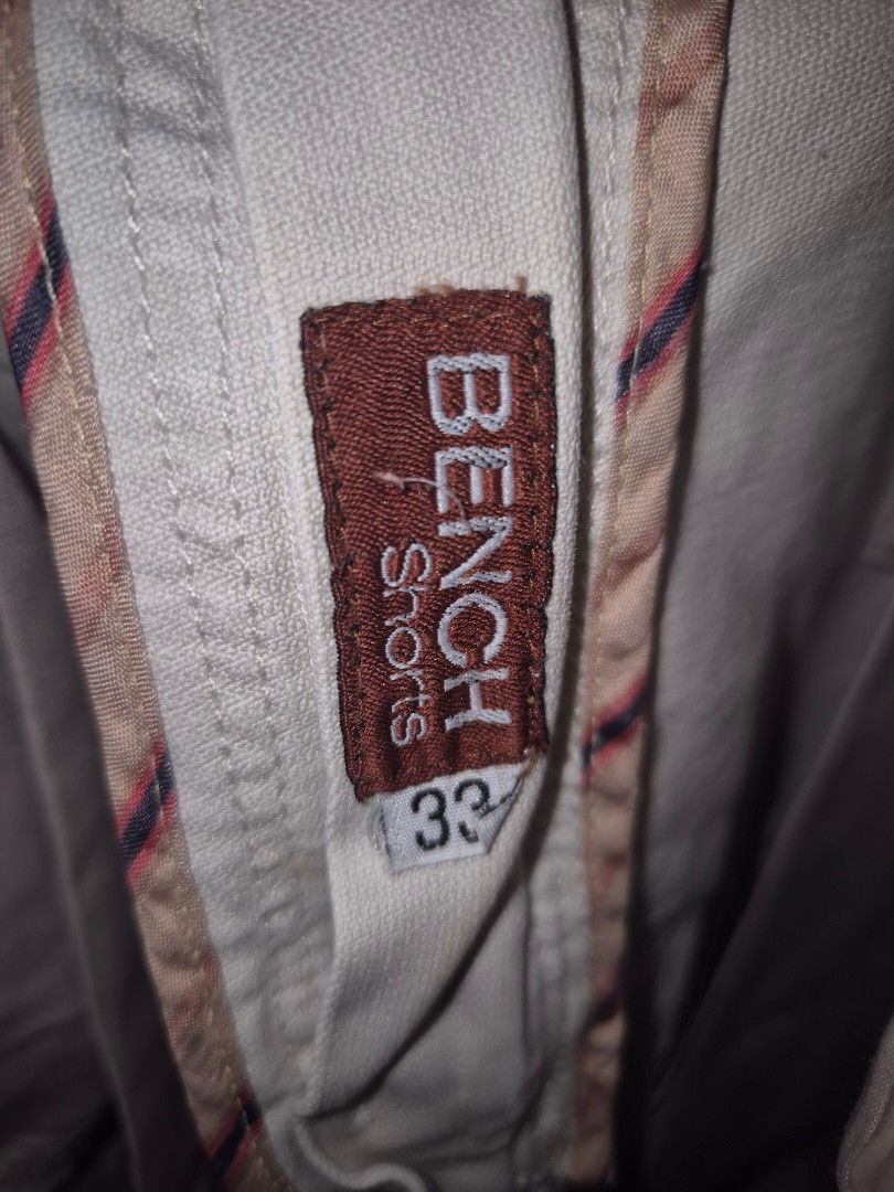 Bench - Light Khaki Shorts (Category: Shorts) located in Quezon City. Submitted by offthesehands (Listing ID 1327519006, Image 3). Description: Brand: Bench Color: Light Khaki Type: Shorts Size: 33 in Price: P250 only LP already Usage: Regretting na I used it rarely when it has many potential fits. Suggestions sa fits: pair it with a quarter zip jacket / collared long sleeves/ collared shirt/ with a brown or black belt and mules 💯 super perf siy