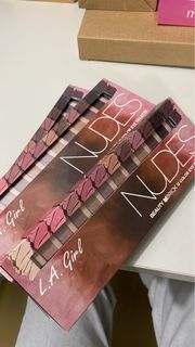 （分類：）位於 。 由 to.bee 提交（商品編號 1327506802，圖片 1）。簡介： 。