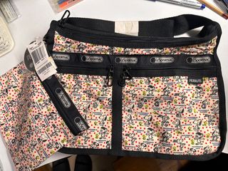 （分類：）位於 。 由 kakajoyce 提交（商品編號 1327484217，圖片 1）。簡介： 。
