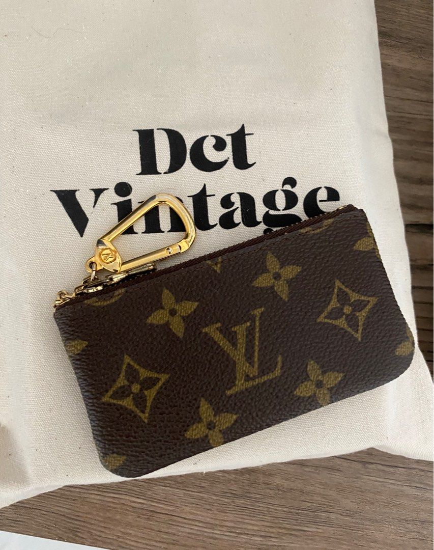 LV key cles (vintage) (Category: Luxury Bags & Wallets) located in Makati City. Submitted by mariaclarissa (Listing ID 1326995459, Image 1). Description: Authentic Vintage key cles bought from DCT Vintage Japan (IG online) This is an extra I bought two. Still in good condition for a vintage. Super clean inside. I have not used it since I bought it. No return / No exchange once sale is closed. Manage expectations when buying preloved items as ther