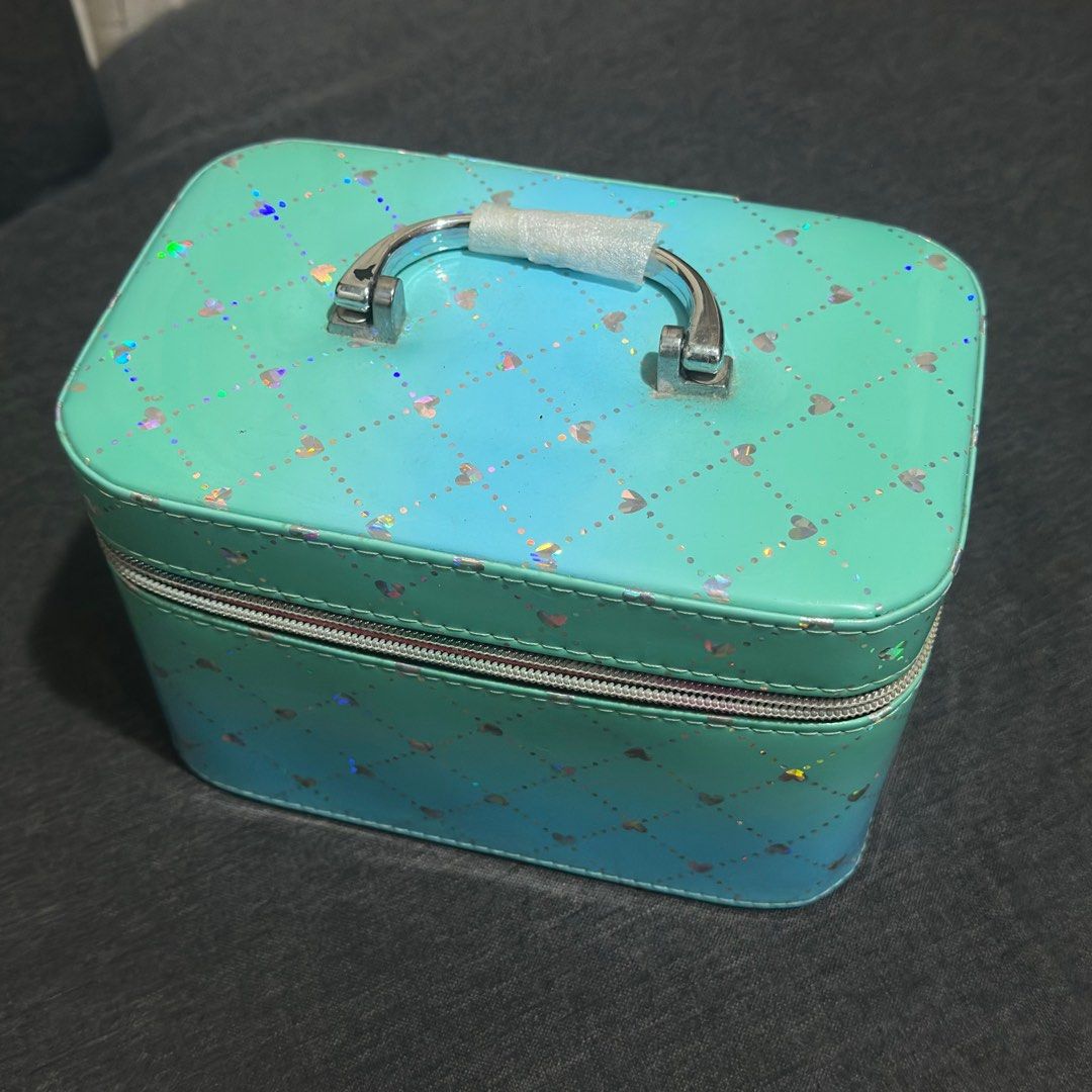 Make up Organizer (Category: Makeup) located in Caloocan City. Submitted by blessedclothingph (Listing ID 1327437748, Image 1). Description: Selling as it is. Used condition .