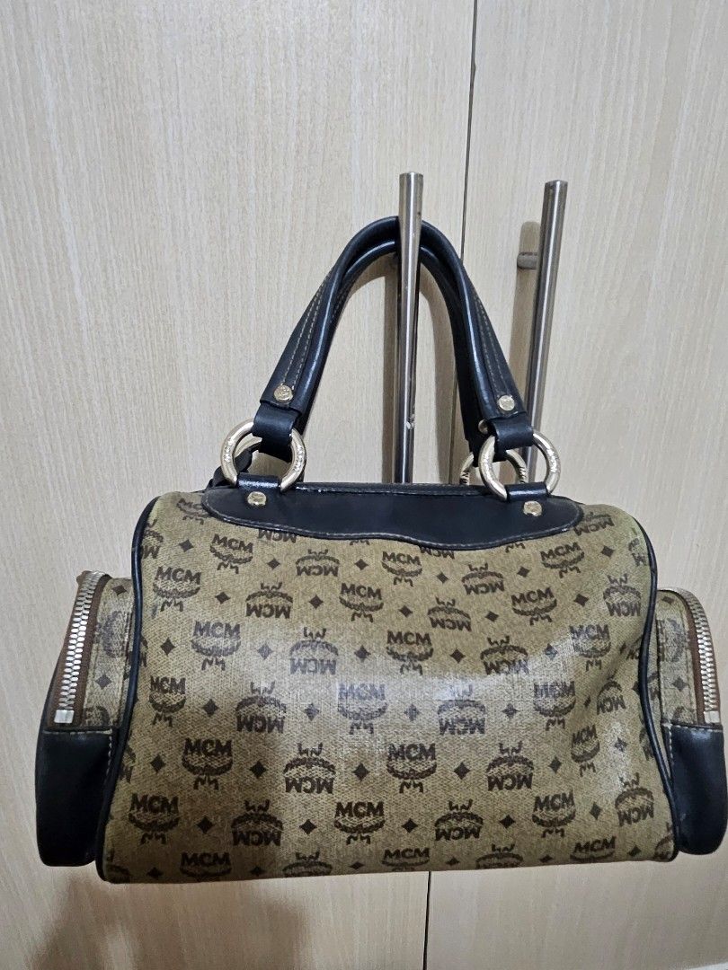 MCM Doctor's Bag (Category: Luxury Bags & Wallets) located in Calamba. Submitted by whiskeypeak.ee (Listing ID 1305844999, Image 2). Description: Has flaws on side pockets but barely noticeable.