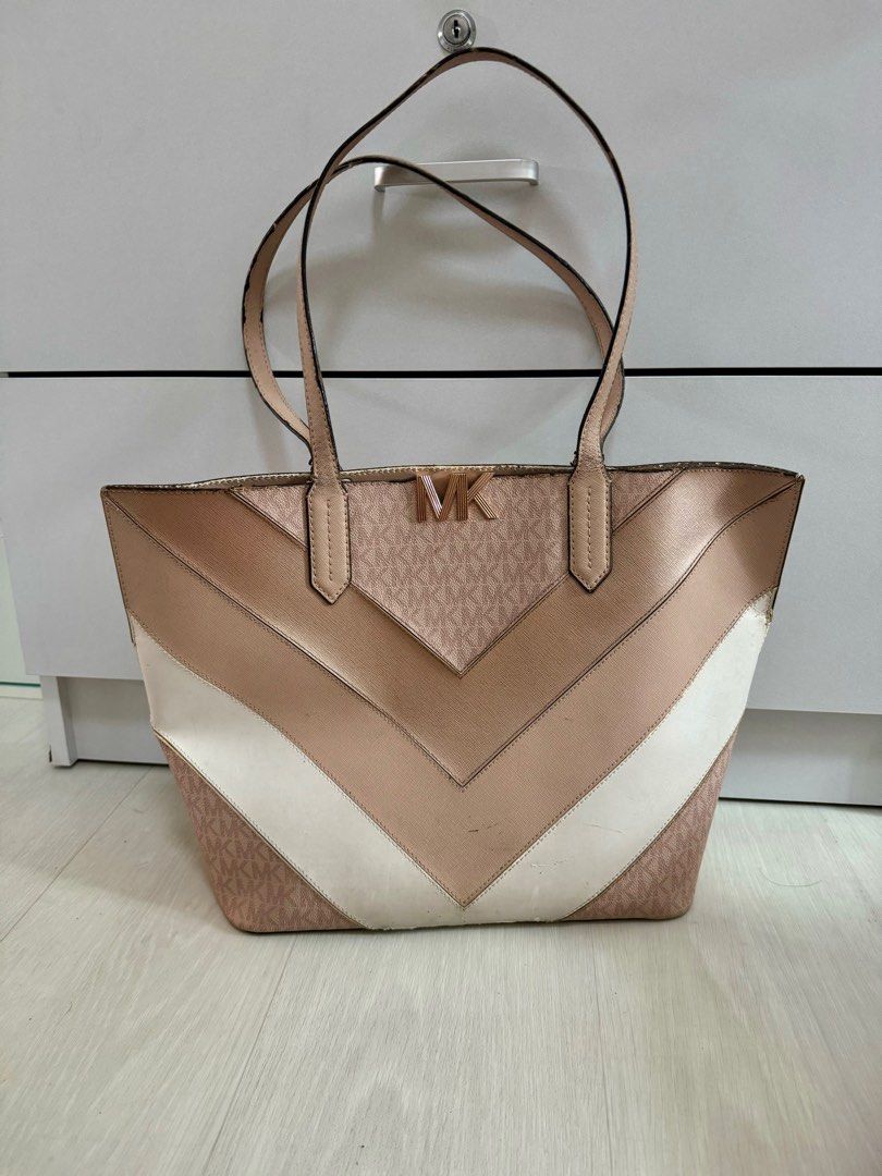 MICHAEL KORS MONTGOMERY MK SIGNATURE LEATHER CHEVRON LARGE BONDED TOTE BAG BALLET Women s Fashion Bags Wallets Shoulder Bags on Carousell