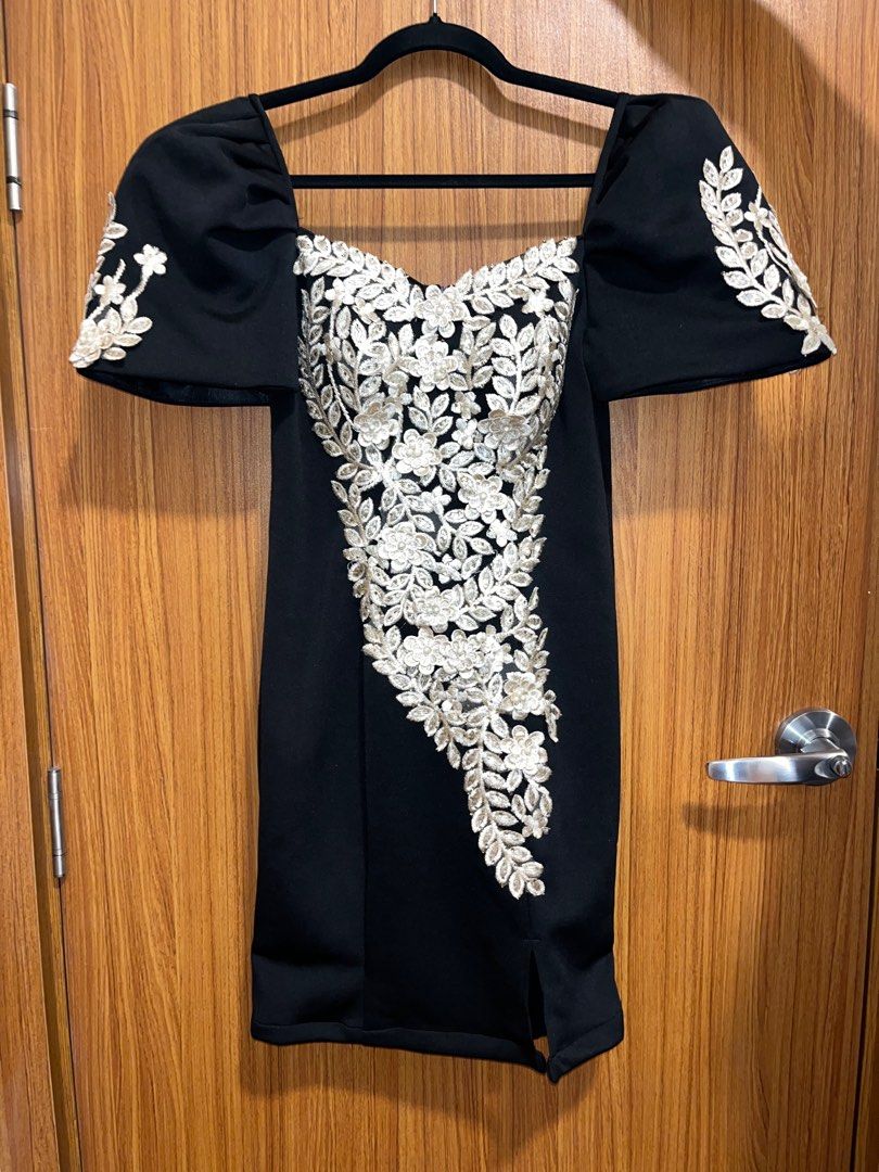 Modern Filipiniana (RENT) (Category: Dresses) located in Makati City. Submitted by onewuh (Listing ID 1327543018, Image 2). Description: 1000 PHP (RENT) + 500 Deposit *will be given back if dress is returned in good condition MOP - Bank & Gcash *NCR Area.