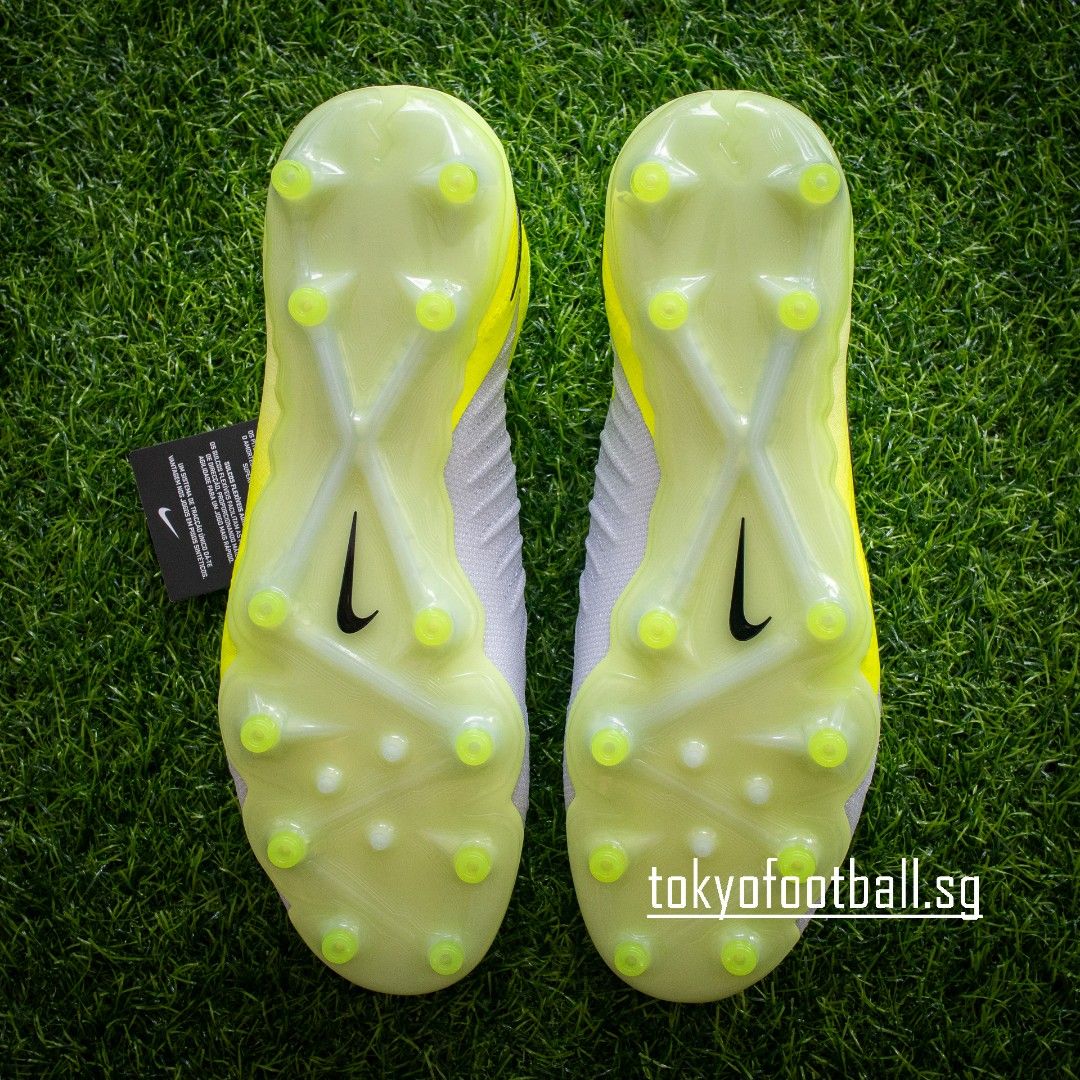 Nike Phantom GX 2 Elite AG Tokyo football boots (Category: Racket & Ball Sports) located in Singapore. Submitted by tokyofootball.sg (Listing ID 1327459484, Image 3). Description: brand new in box. 100% original Nike product. top grade. AG soleplate for playing on artificial grass. US 8.5 UK 7.5 free delivery.