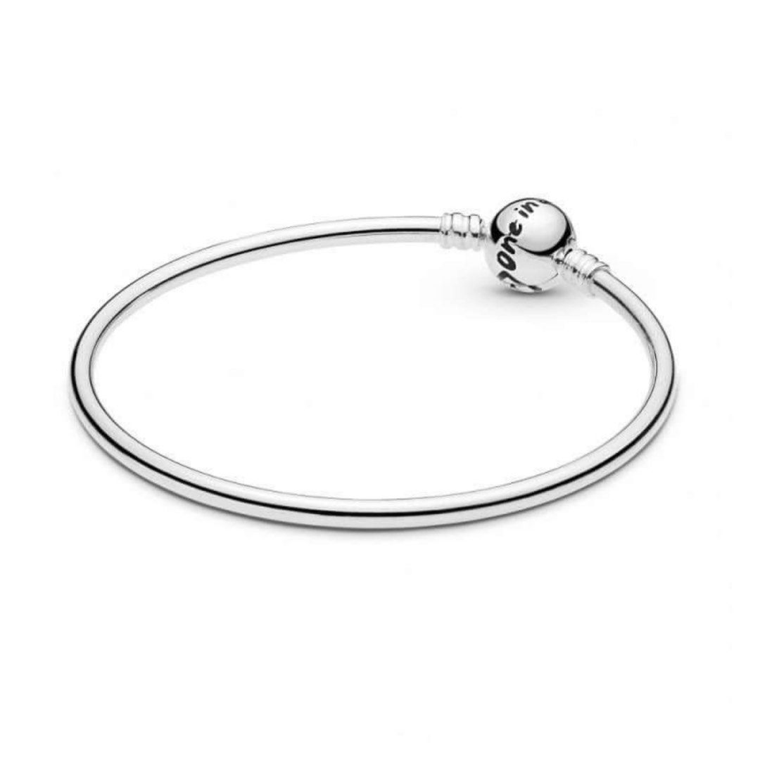 Pandora Moments One in a Million Clasp Bangle (Category: Bracelets) located in Manila. Submitted by nikx2222 (Listing ID 1327544800, Image 1). Description: Pandora Moments One in a Million Clasp Bangle 💯 Original w/ proof ✅ Bangle w/ box included ✅ Bracelet Size - 19 ✅ Actual photo posted ‼️ MOP : BDO or COD only.