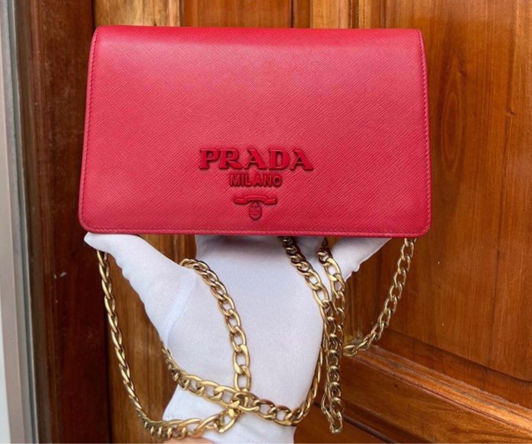 Prada woc (Category: Luxury Bags & Wallets) located in Santa Ana. Submitted by astonandariana (Listing ID 1327553840, Image 1). Description: .