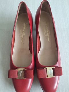 Ferragamo hours shop