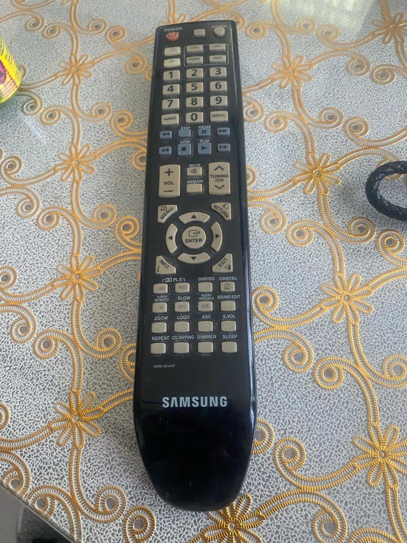 Samsung 55” tv (Category: TV) located in Quezon City. Submitted by bluefrenchorn (Listing ID 1327429452, Image 2). Description: Negotiable NOT smart TV.