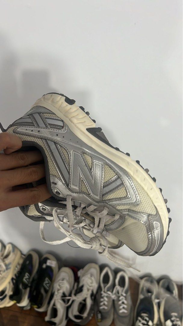 Sepatu NB 410 silver white