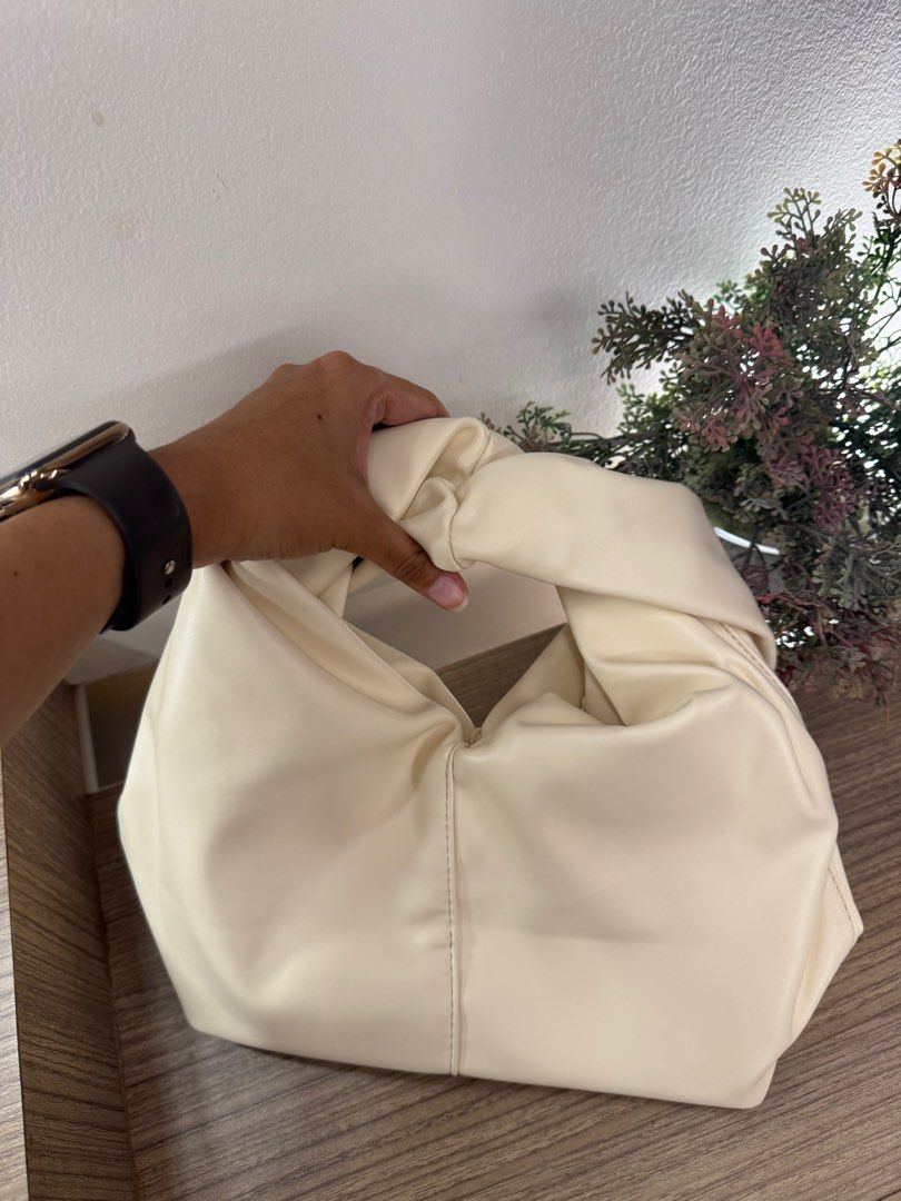 Small bag (Category: Clutches) located in Makati City. Submitted by jayclopez (Listing ID 1327496279, Image 3). Description: Never been used.