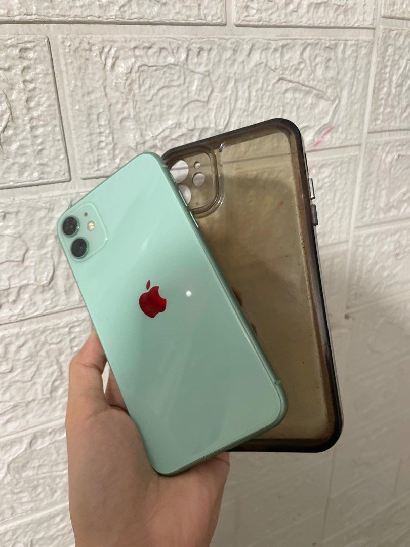 SWAP/SALE IPHONE 11 128GB (Category: iPhone 11 Series) located in Manila. Submitted by maddi.cade (Listing ID 1327439411, Image 2). Description: REPLACED LCD PERO ORIGINAL NAMAN PINALIT KAYA LAHAT NAGANA TRUETONE ✅ FACE ID ✅ SWAP SA MABABANG UNIT THEN ADD NALANG .