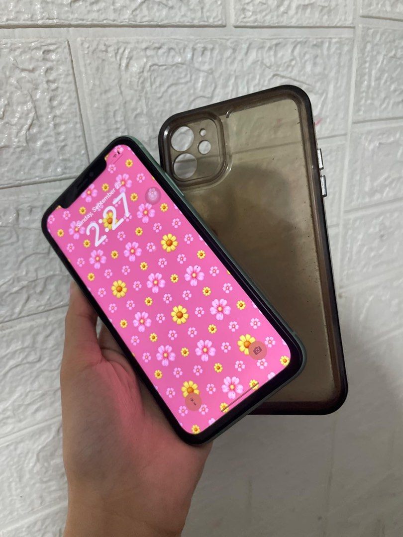SWAP/SALE IPHONE 11 128GB (Category: iPhone 11 Series) located in Manila. Submitted by maddi.cade (Listing ID 1327439411, Image 1). Description: REPLACED LCD PERO ORIGINAL NAMAN PINALIT KAYA LAHAT NAGANA TRUETONE ✅ FACE ID ✅ SWAP SA MABABANG UNIT THEN ADD NALANG .