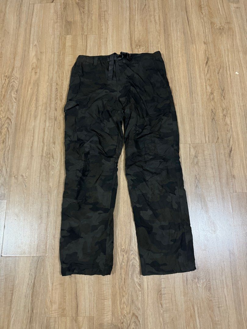 UNIQLO CAMO OUTDOOR PANTS