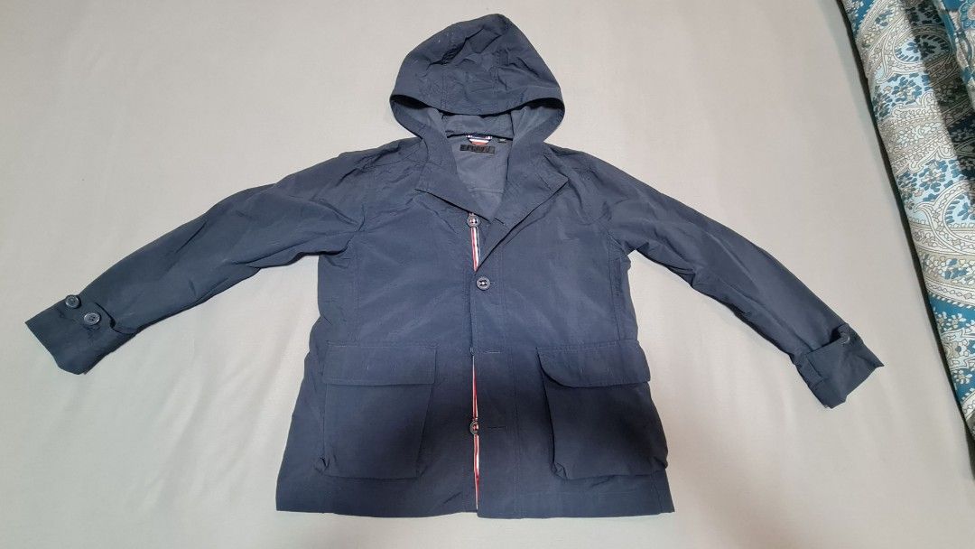 Uniqlo hooded Jacket windbreaker (Category: Babies & Kids Fashion) located in Quezon City. Submitted by 2ndhandhub (Listing ID 1327406379, Image 1). Description: .