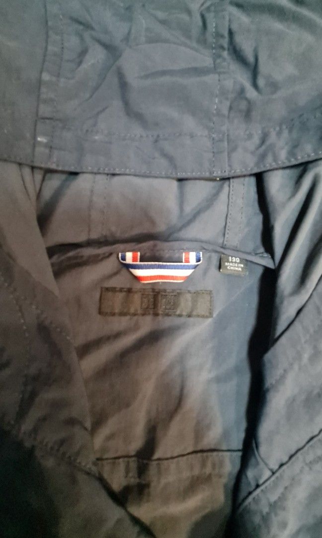 Uniqlo hooded Jacket windbreaker (Category: Babies & Kids Fashion) located in Quezon City. Submitted by 2ndhandhub (Listing ID 1327406379, Image 2). Description: .