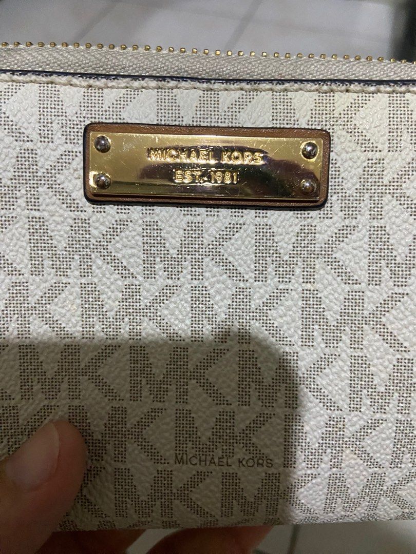 womens wallet (Category: Wallets & Card holders) located in Manila. Submitted by nette1207 (Listing ID 1327417280, Image 1). Description: Orginal Michael Kors Jet set travel wallet .. rarely used from the US. .