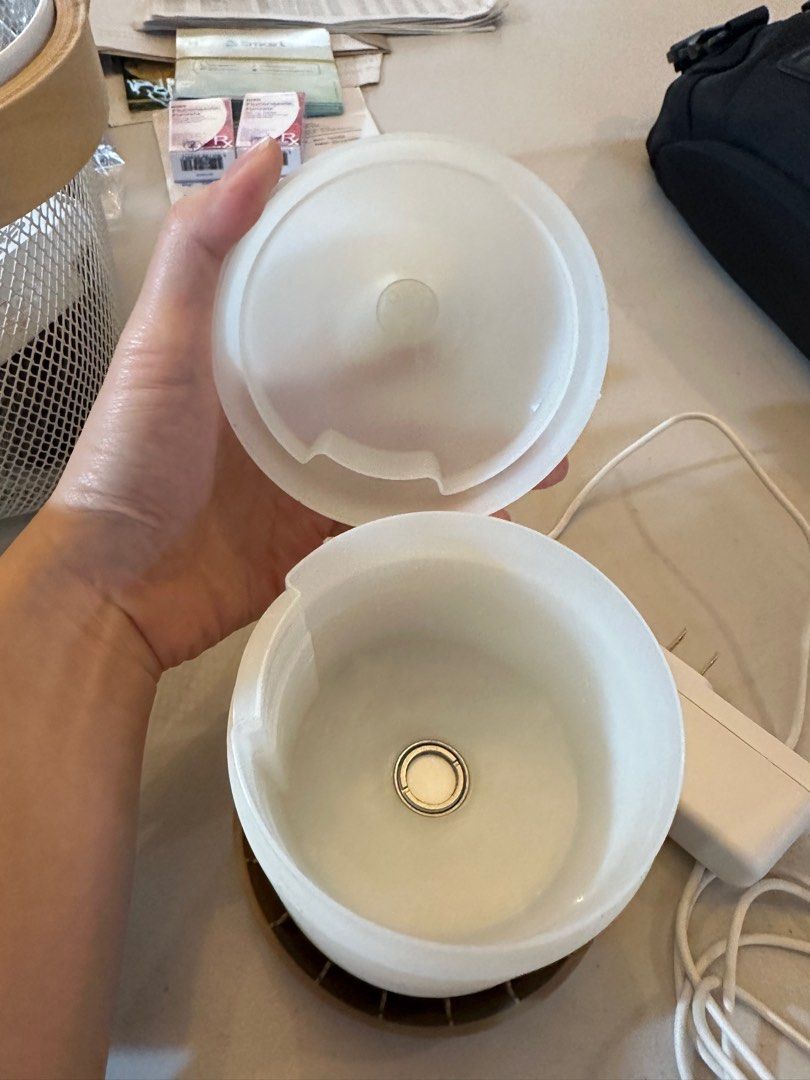 Young and Living Oil Diffuser (Category: Air Purifiers & Dehumidifiers) located in Cebu City. Submitted by katepatt (Listing ID 1327464029, Image 3). Description: Rfs: decluttering Nego.