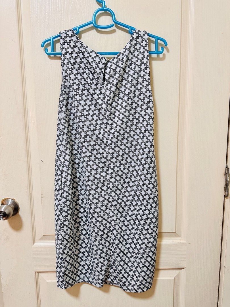 Zara white dress with black line top