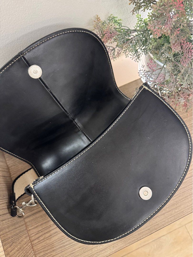 Zara Crossbody Bag (Category: Cross-body Bags) located in Makati City. Submitted by jayclopez (Listing ID 1327497211, Image 3). Description: Lightly used It has 2 straps.