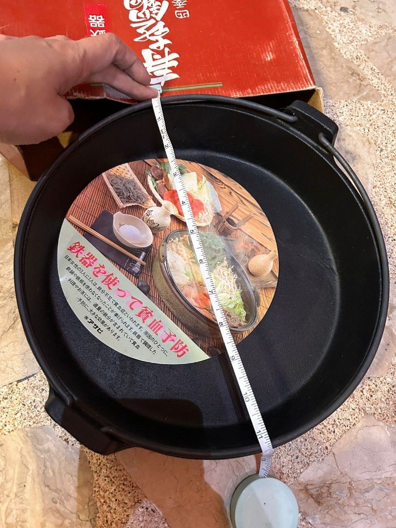 28cm Cast Iron cooking pan with handle (Category: Cookware & Accessories) located in Las Pinas. Submitted by drummerjazz (Listing ID 1327572733, Image 2). Description: for indoor or outdoor cooking heavy cast iron lalamove delivery laspinas location.