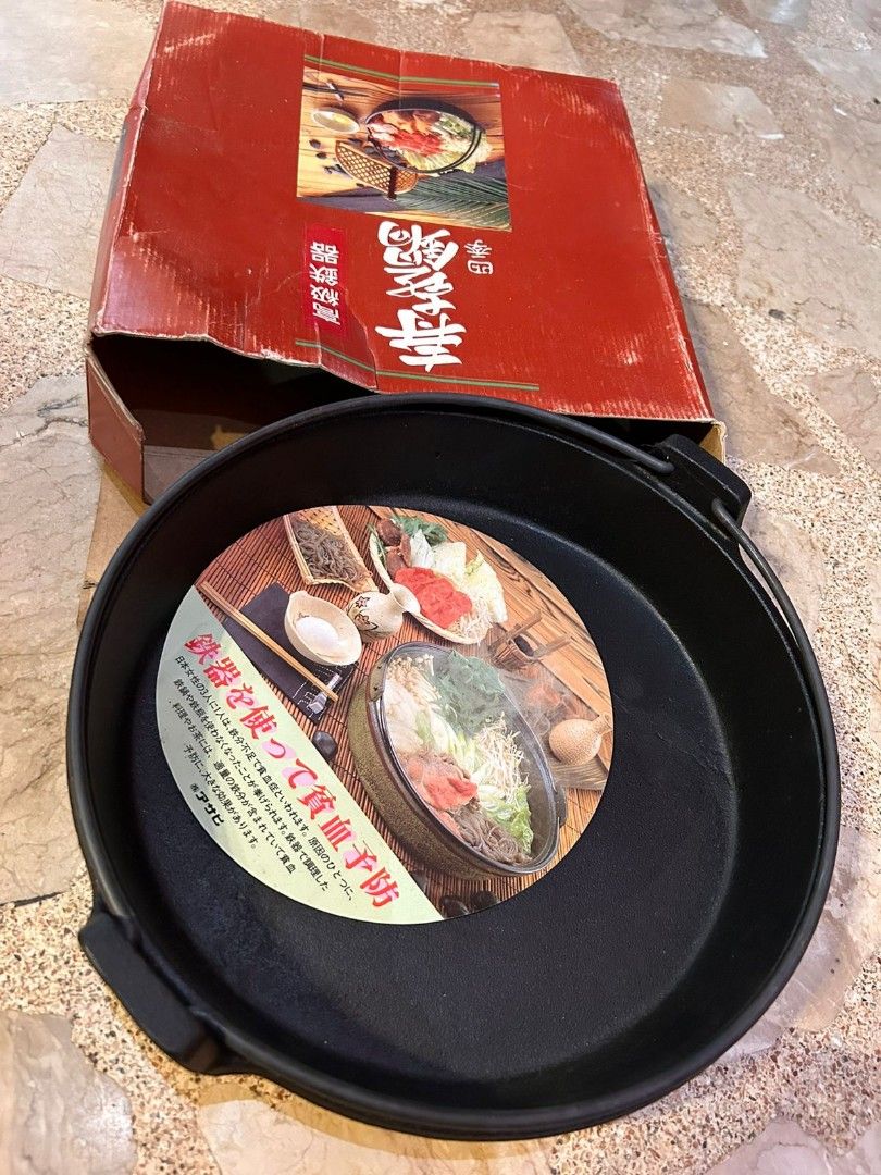 28cm Cast Iron cooking pan with handle (Category: Cookware & Accessories) located in Las Pinas. Submitted by drummerjazz (Listing ID 1327572733, Image 3). Description: for indoor or outdoor cooking heavy cast iron lalamove delivery laspinas location.