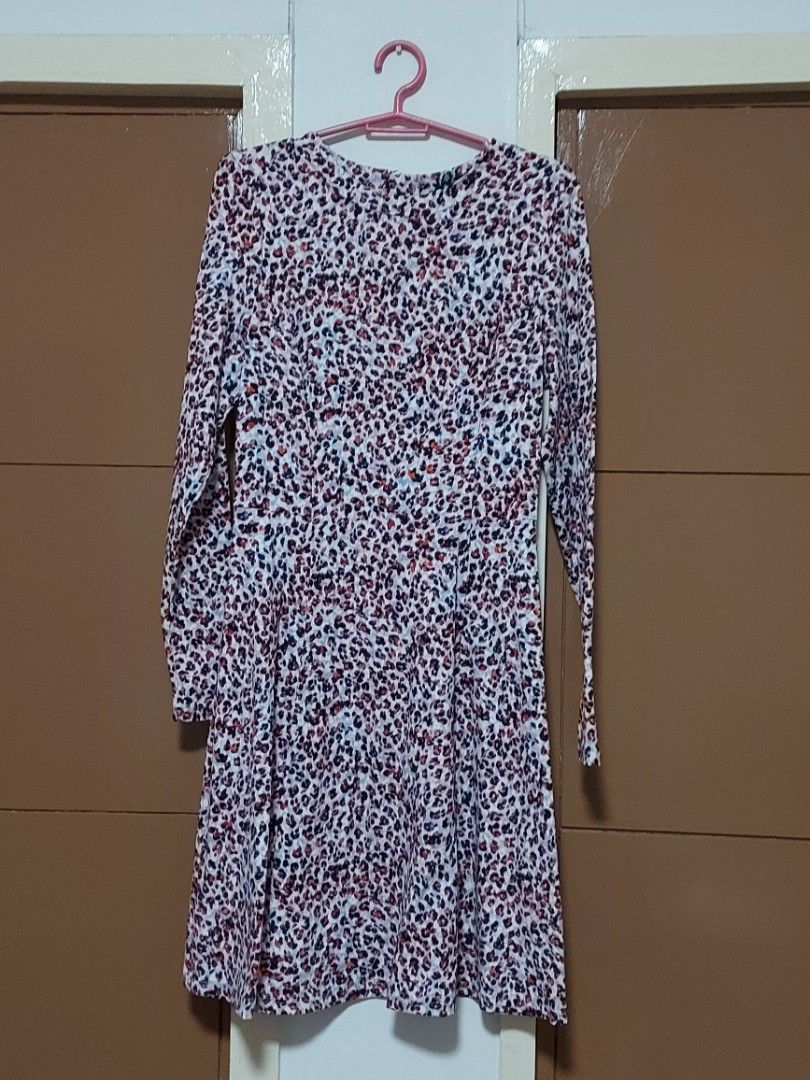 Animal Print Longsleevess Dress (Category: Dresses) located in Mexico. Submitted by francarr_ (Listing ID 1327587590, Image 2). Description: preloved.