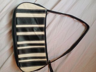 (Category: ) located in . Submitted by yamika (Listing ID 1327623500, Image 1). Description: .