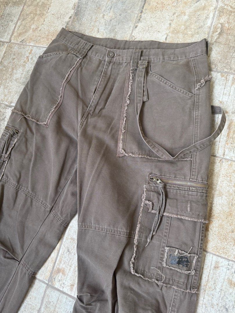 Baggy Brown Cargo Pants (Category: Jeans) located in Las Pinas. Submitted by thriftedchild (Listing ID 1327621583, Image 2). Description: Waist: 32-33 Length: 42.5 Hem: 9.5.