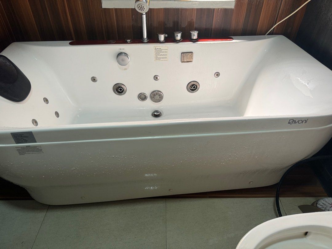 Bathtub with jacuzzi massage operator (Category: Bathroom & Kitchen Fixtures) located in Santa Barbara. Submitted by mathildaoshop (Listing ID 1327572788, Image 2). Description: Almost new , barely used. 8monyhs stuck up .U can check before buy. Still nego. Calasiao bued Pangasinan area.