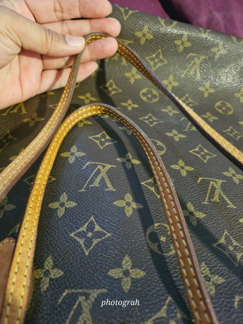 Branded bundle (Category: Bags & Wallets) located in Kuala Lumpur. Submitted by petitekichencooking (Listing ID 1327636137, Image 2). Description: .