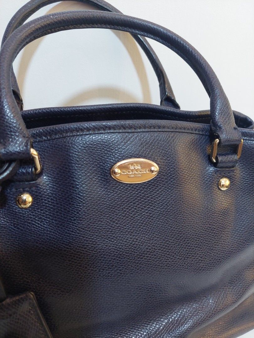 Coach Margot (Category: Luxury Bags & Wallets) located in Paranaque City. Submitted by luciebaby (Listing ID 1327602248, Image 2). Description: decluterring just stored inside the closet what you see is what you get shipping thru lalamove grab or LBC.