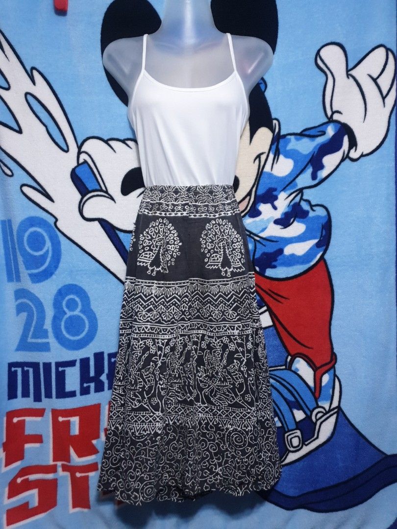 Flowy skirt (Category: Everything Else Others) located in Cavite. Submitted by assortedbymickeymouse (Listing ID 1327653105, Image 1). Description: S: 28" - 44" max. L: 30" garterized A line.