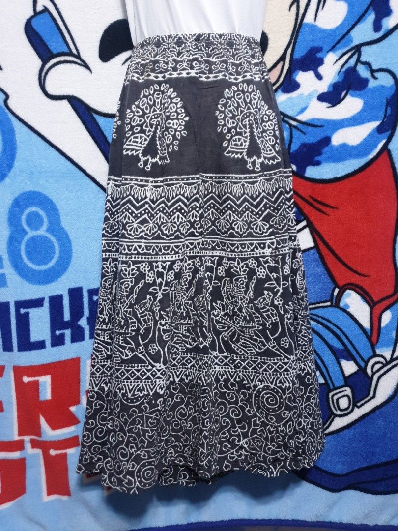 Flowy skirt (Category: Everything Else Others) located in Cavite. Submitted by assortedbymickeymouse (Listing ID 1327653105, Image 2). Description: S: 28" - 44" max. L: 30" garterized A line.