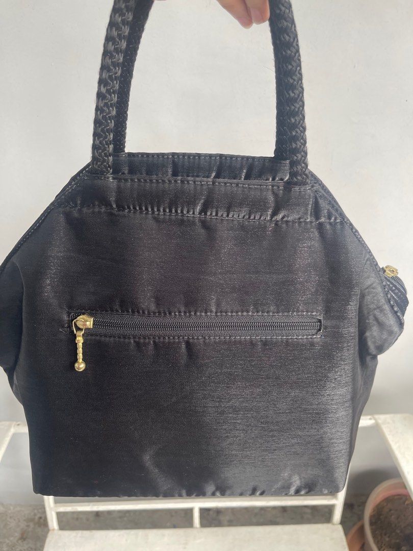 Handbag/Shoulder (Category: Shoulder Bags) located in Quezon City. Submitted by geuse (Listing ID 1327709572, Image 3). Description: Spacious, nylon/silk material Only P260 Loc. Tandang Sora Gcash payment Lalamove or J&T delivery.