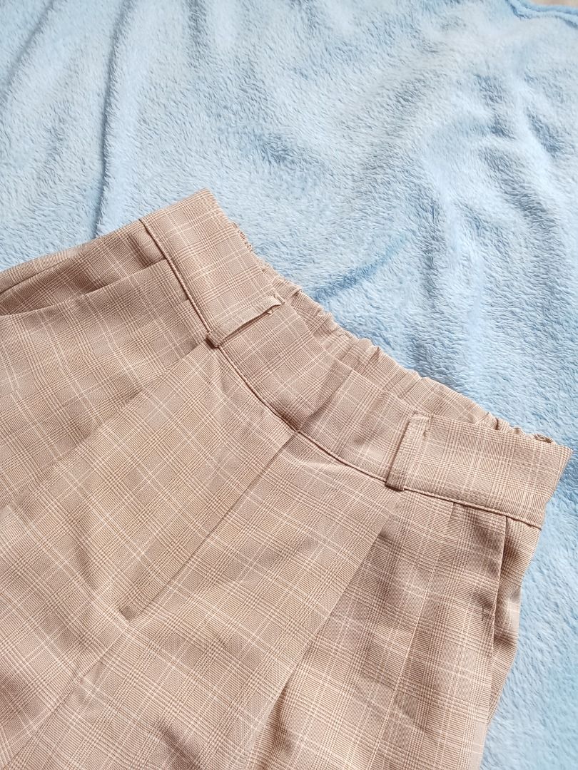 High-waisted Korean plaid trousers (Category: Other Bottoms) located in Quezon City. Submitted by bwianca (Listing ID 1327638547, Image 3). Description: Never worn With pockets and belt hole Color: light brown, plaid pattern Size: - waist: 27 in. (up to 32 max. stretched) - hips: 38 in. - length: 39.5 in. RFS: ukay find - it's so nice but small for me :( Feel free to message me for inquiries!.