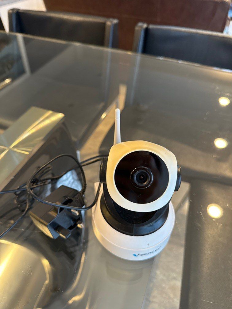 IP Camera (Category: Security Systems & CCTV Cameras) located in Singapore. Submitted by hollandhill (Listing ID 1327647374, Image 1). Description: .