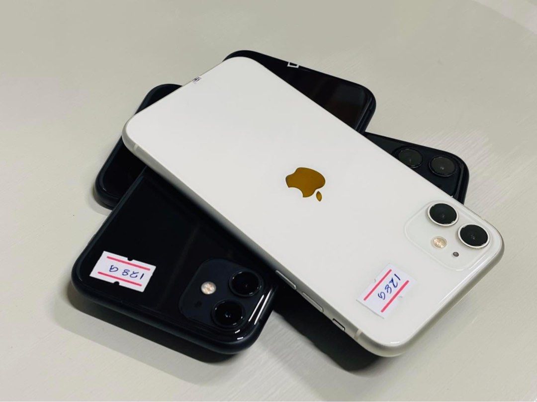 iPhone 11 128gb (Category: iPhone 11 Series) located in Manila. Submitted by TekiCashGadgetsph (Listing ID 1327577126, Image 3). Description: (FU) Open-line, any sim working (worldwide) - Guaranteed original iPhone not fake/copy accessories with box Secondhand Good as new not abused! Presentable •Original Lcd • no issue hidden issues • clean apple id / iCloud id • Good batthealth • Good cam front/back • Good Performance • Working face id • Good u