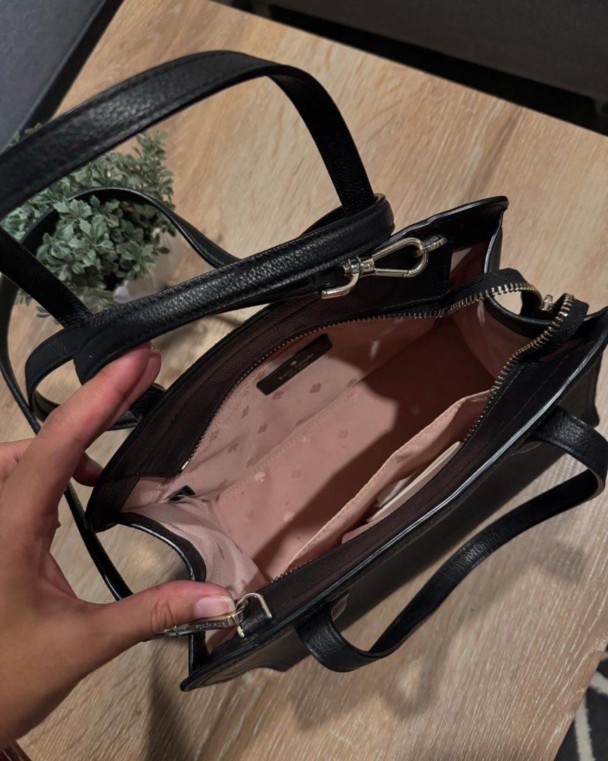 Kate Spade (Category: Luxury Bags & Wallets) located in Makati City. Submitted by jayclopez (Listing ID 1327563242, Image 3). Description: Lightly used.