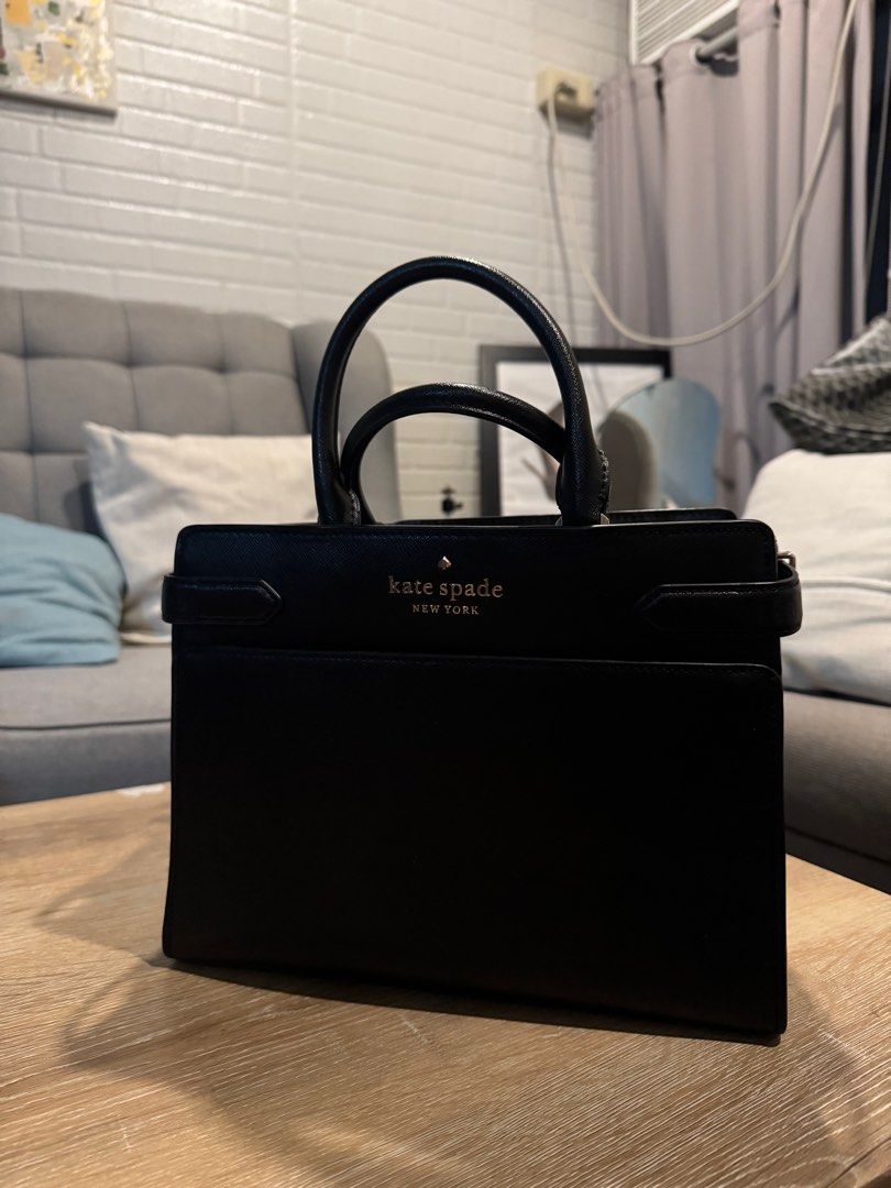 Kate Spade Medium (Category: Luxury Bags & Wallets) located in Makati City. Submitted by jayclopez (Listing ID 1327570024, Image 2). Description: Lightly used.