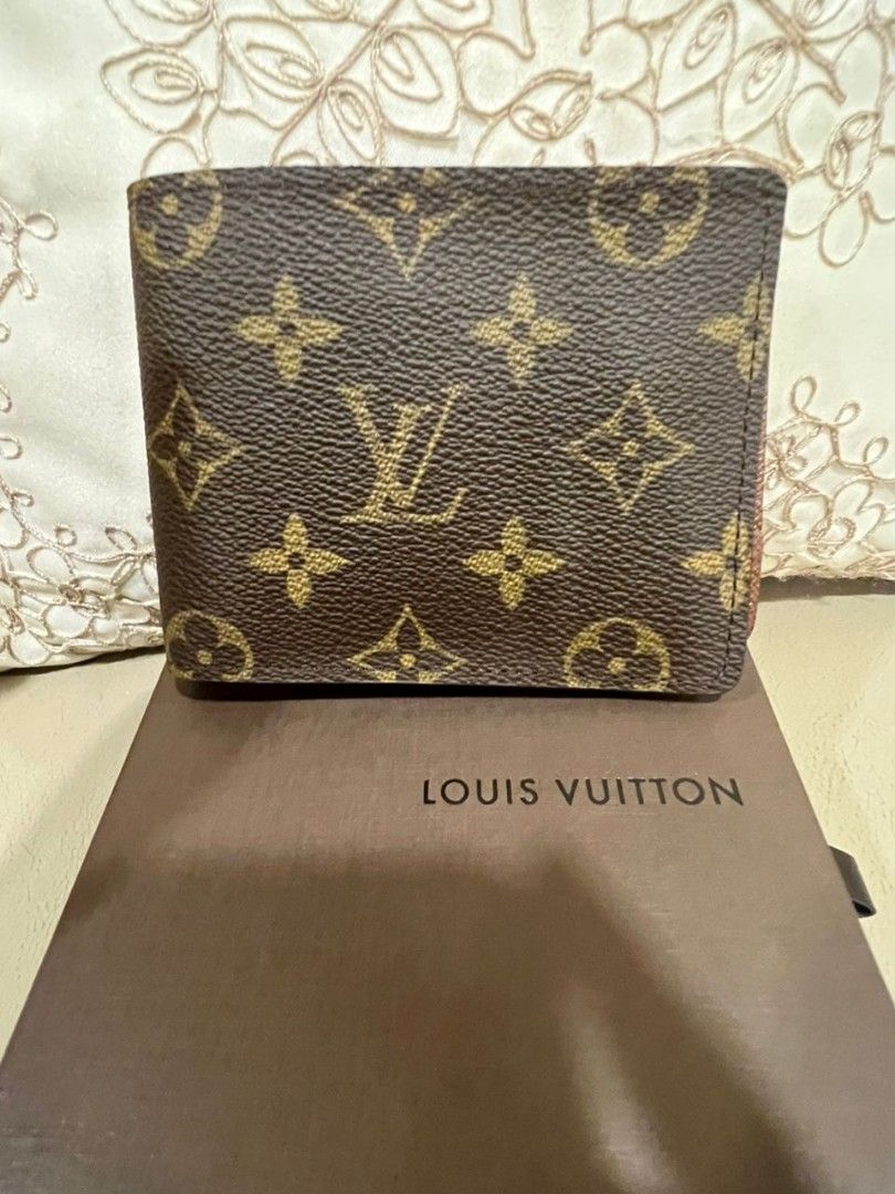 LOUIS VUITTON Wallet, Luxury, Bags & Wallets on Carousell