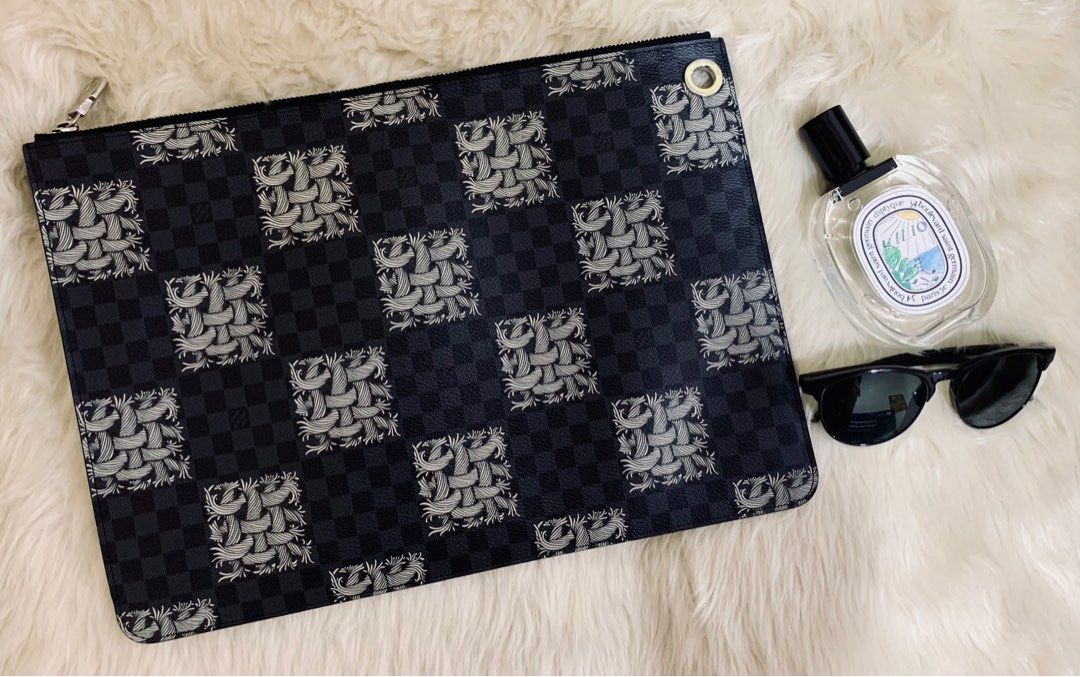 Louis Vuitton x Nemeth Damier Graphite Pochette (Rare) (Category: Luxury Bags & Wallets) located in Pasay City. Submitted by freniel (Listing ID 1327698052, Image 1). Description: .